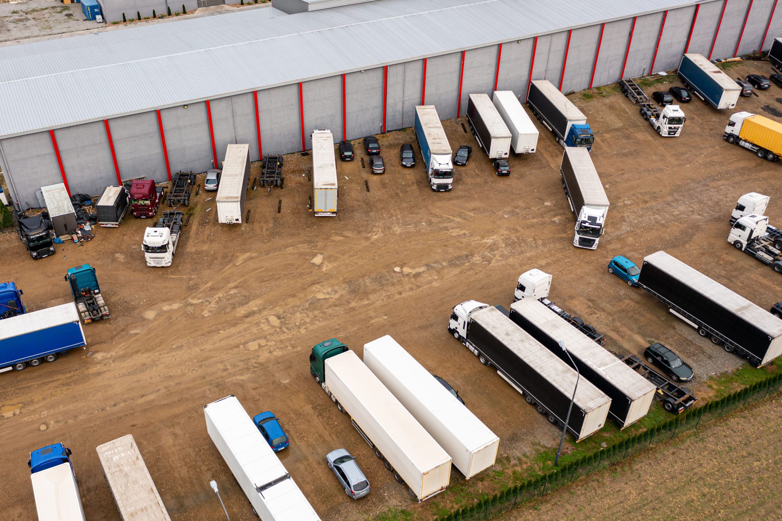An aerial view of trucks outside of a warehouse awaiting ABS air brake services.